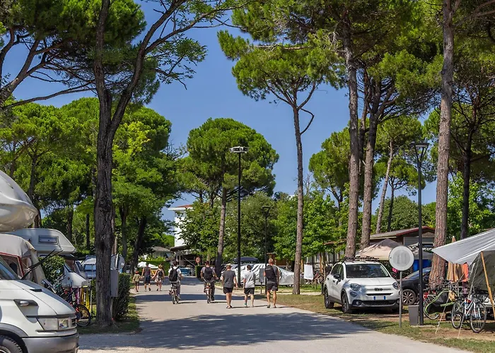 Lido مكان تخييم